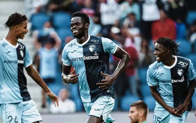 法国杯跨级别对决：勒阿弗尔主场止颓迎亚眠，法甲劲旅借势取胜